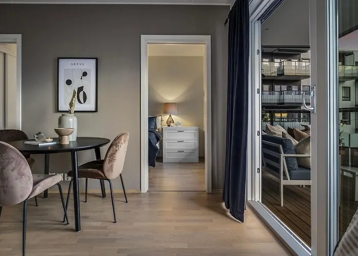 Private Room In Sharded Apartment At Loren
