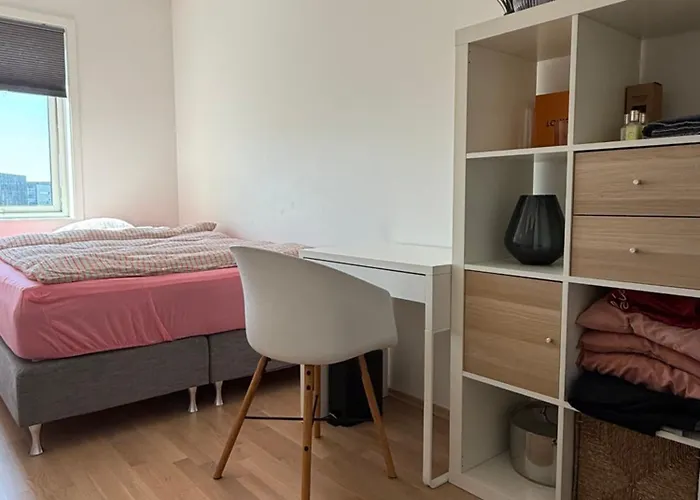 Private Room In Sharded Apartment At Loren